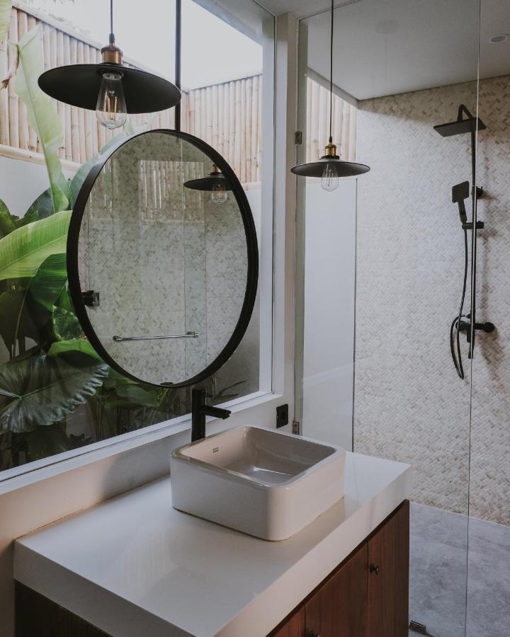New 4 Bedroom 5 Min Walk To Berawa Beach Enclosed Livng Canggu  Luaran gambar